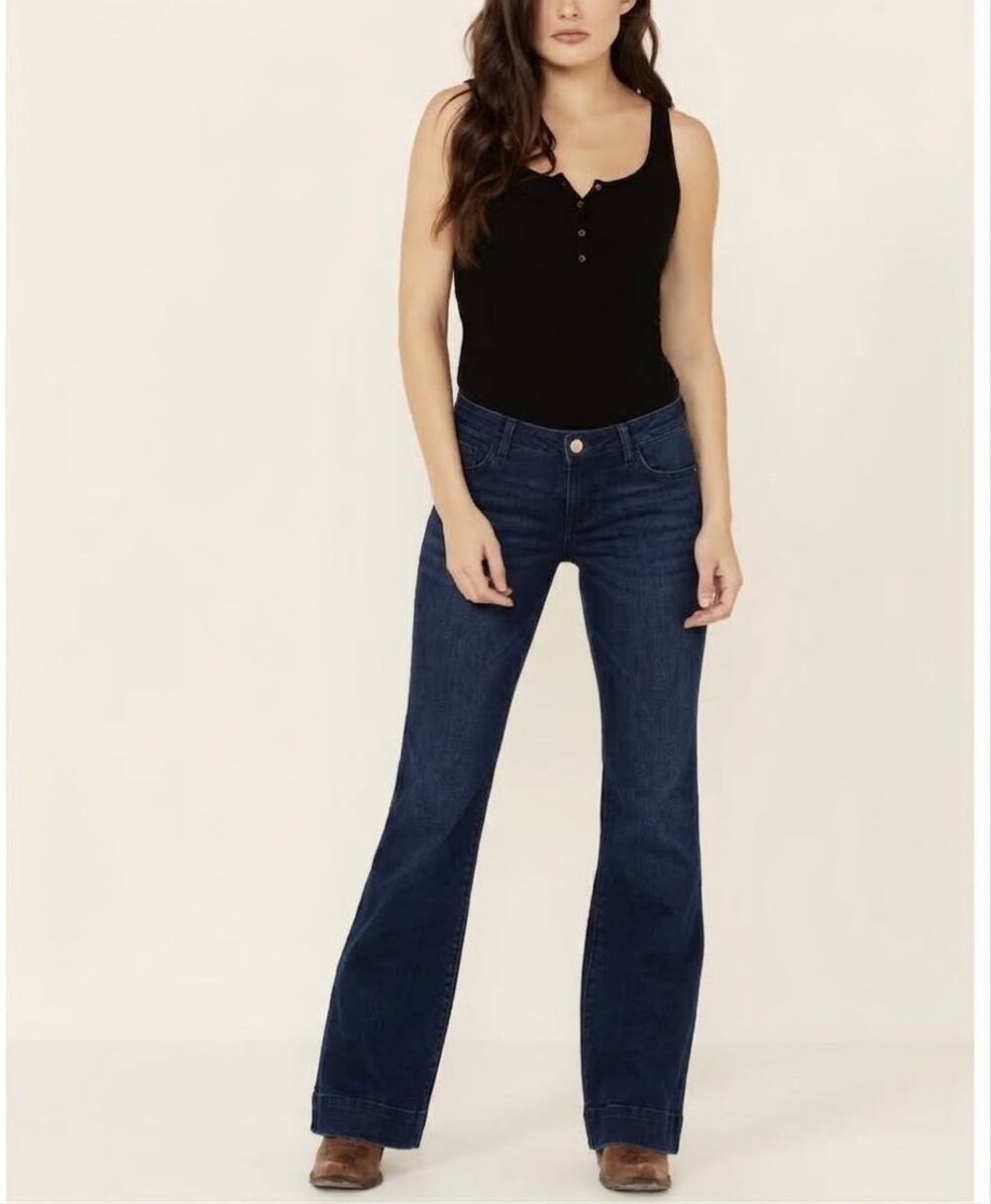 Wrangler Women's Dark Blue Mid-Rise Retro Mae Wide Leg Jeans Size 9/10